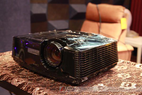 ʥ�Q���N����HC4000ͶӰ�C�������b10000Ԫ