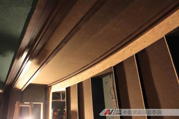 ����2.35��1�Ļ���͸Ļ�cMK����ϵ�y�������Y��