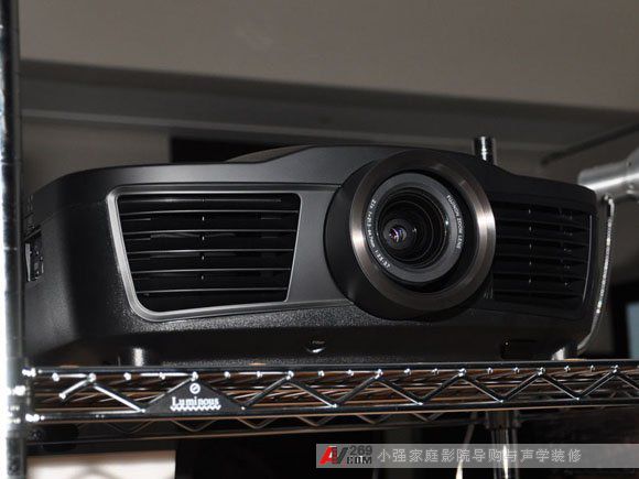 ������EH-R4000��EH-R1000ͶӰ�C���ڰl��