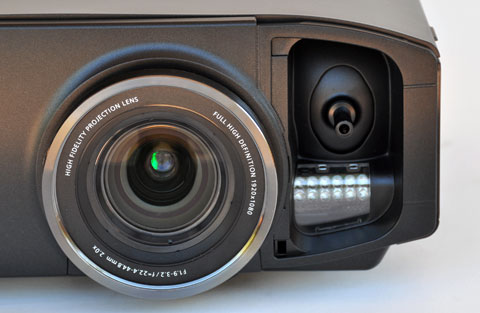 ����3DͶӰ�C(j��)PT-AE7000U