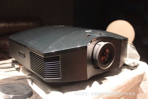 ������Ʒ3DͶӰ�CHW30ES�����ʬF