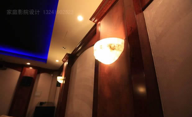 ����͸����