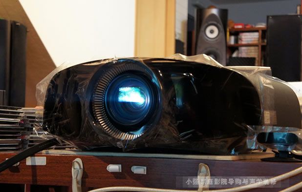 �������_��4K����3DͶӰ�C����VW1000ES�w�