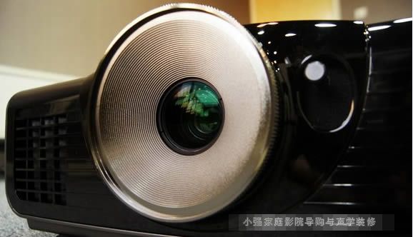 ����W7000ͶӰ�C