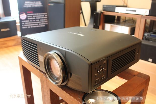 ���M��֮��������3DͶӰ�CAE8000�u�y