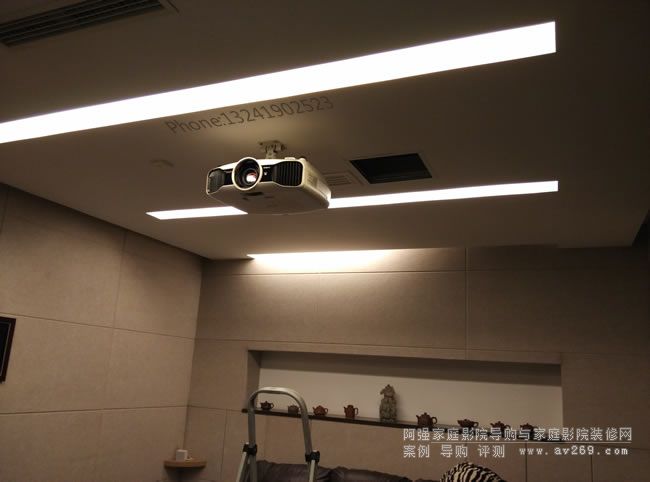 ���I˽��ӰԺ�еĐ�����ͶӰ�C