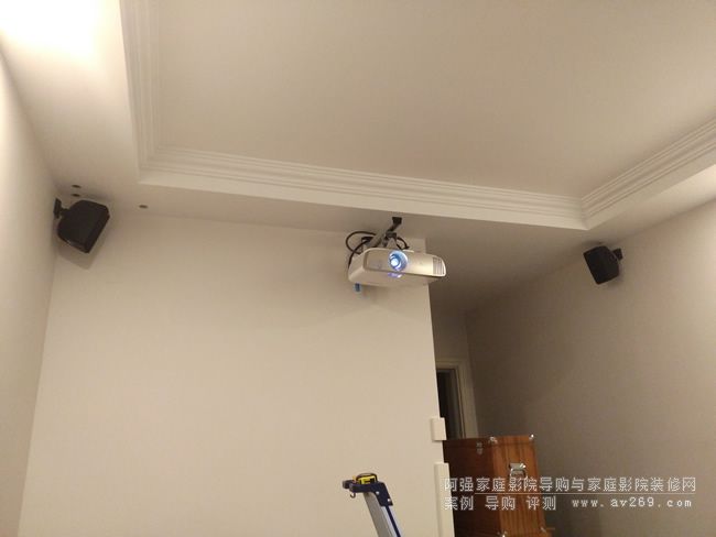 ����W2000ͶӰ�C