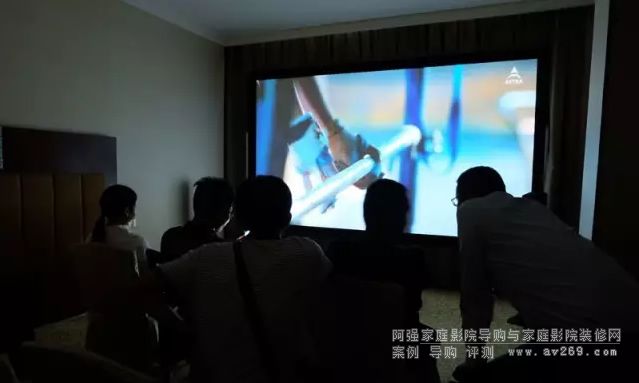 ����W11000H 3D 4KͶӰ�C