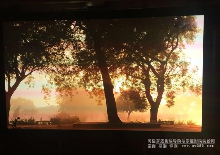 �Ϻ����H�߼�Hi-Fi��ʾ��OS���cչʾ�˱��l(f��)���ѷQ����һ��HDR����Ļ����HF102Ļ��ͬϵ