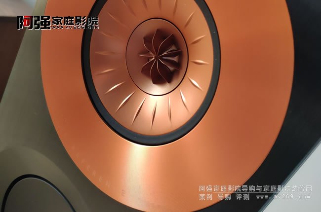 KEF Uni-Qͬ�S��Ԫ