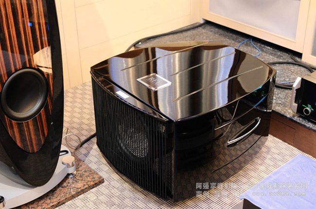 REL Acoustics No.32��Ş���������䣬����|(zh��)�еİl(f��)��������