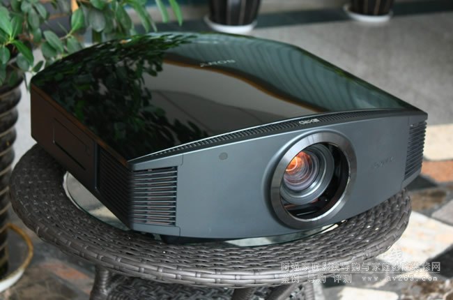 Sony VW90ES�u�y ���нܳ�2D���ܵ���Ş��1080p 3DͶӰ�C