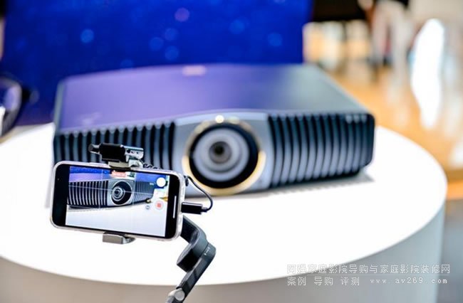 ����W6000L������4K HDRɫ��ͶӰ�C 