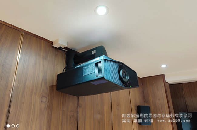 ����4KͶӰ�CXW5000+OSͶӰĻ��3W��